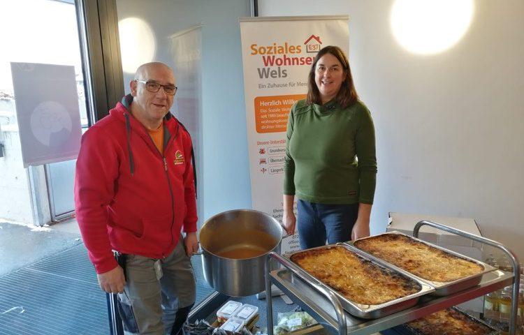 Florianistubn Pettenbach spendet Lasagne für Obdachlose